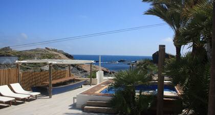 Apartment right on the beachfront! - Beach - SweetHomeRooms