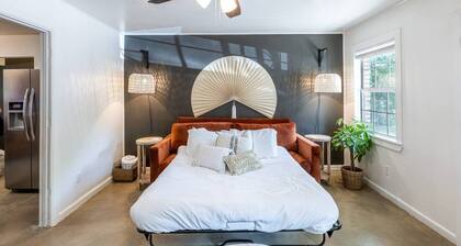 Walk to TX State - Kitchenette - Workspace - Pet Friendly - Monthly Available