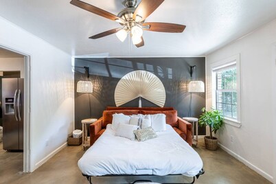 Walk to TX State -  Kitchenette - Workspace - Pet Friendly - Monthly Available