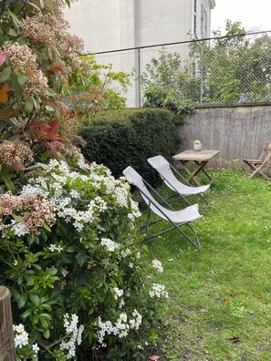 Property grounds - Family Home in Paris With Garden, Safe & Calm Area (ASNIERES SUR SEINE)