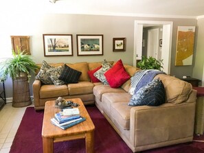 Interior detail - Glenn Meadow Bed and Breakfast (South Haven)
