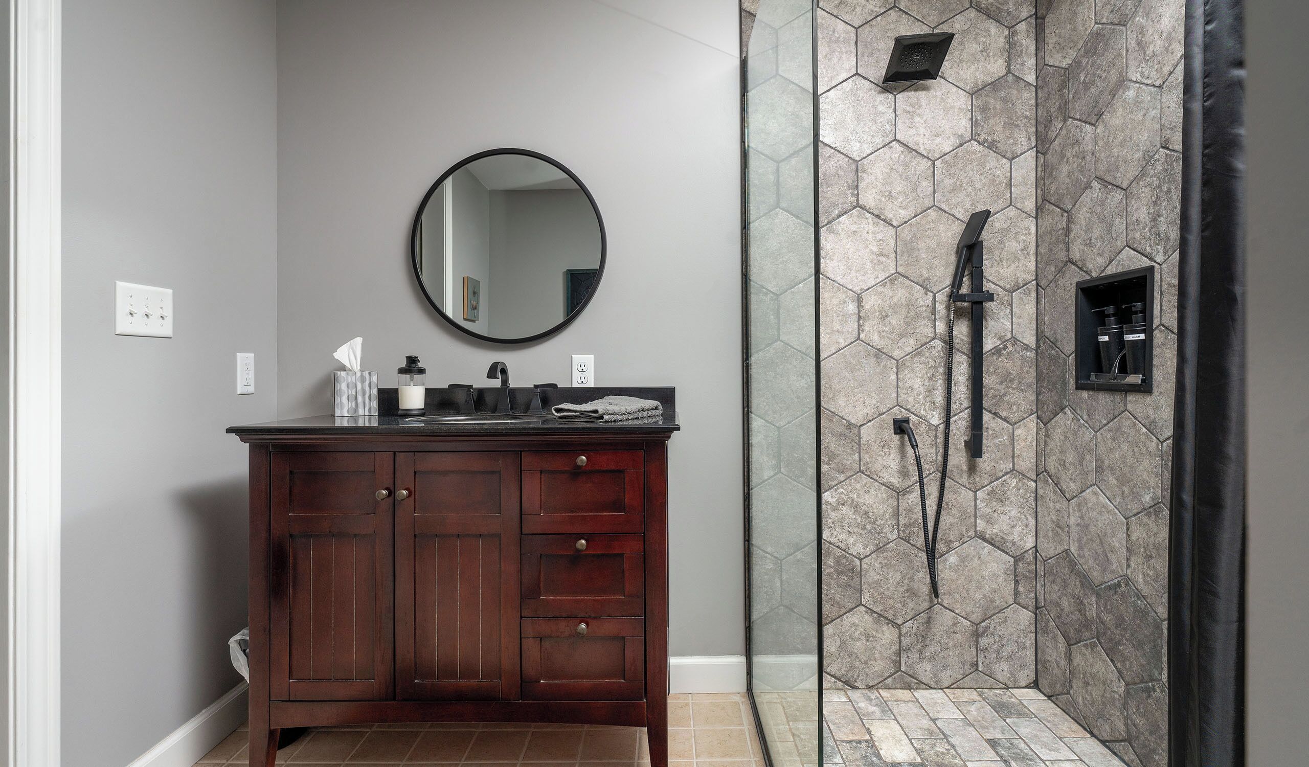 Habitación estándar doble | Baño accesible en silla de ruedas