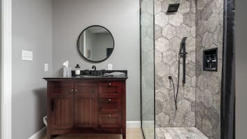 Habitación estándar doble | Baño accesible en silla de ruedas