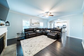 Smart TV y futbolito 