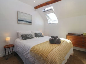 2 Schlafzimmer, individuell dekoriert, individuell eingerichtet