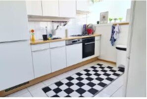 Fridge, oven, stovetop, dishwasher