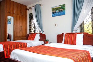 Desk, iron/ironing board, free WiFi, bed sheets - Fred and Winnie BnB (Kampala)