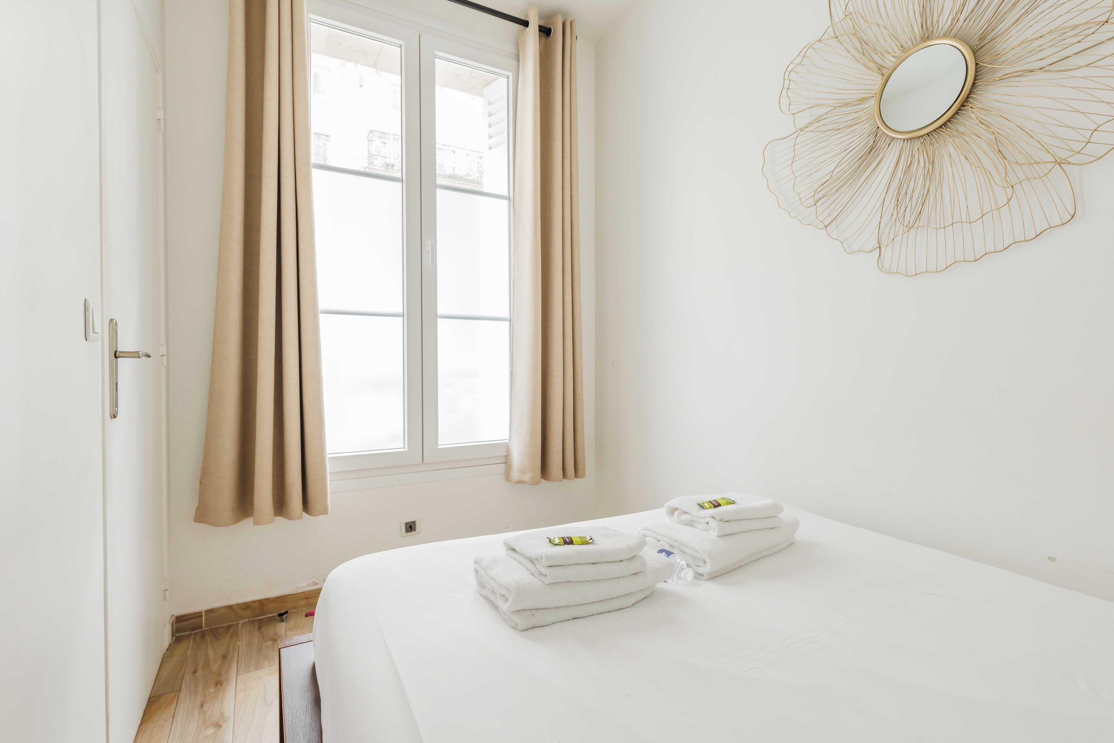 1 bedroom, desk, iron/ironing board, WiFi