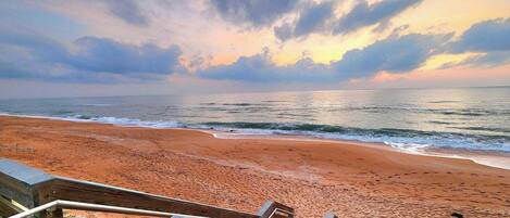 Beach nearby, sun-loungers, beach towels