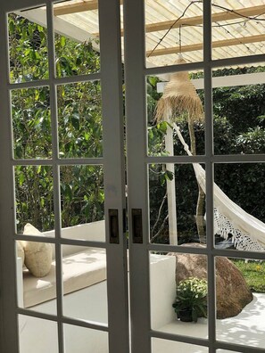 The Chale Privativo e Completo CasaIvan | Living area | 32-inch Smart TV with digital channels, pay movies