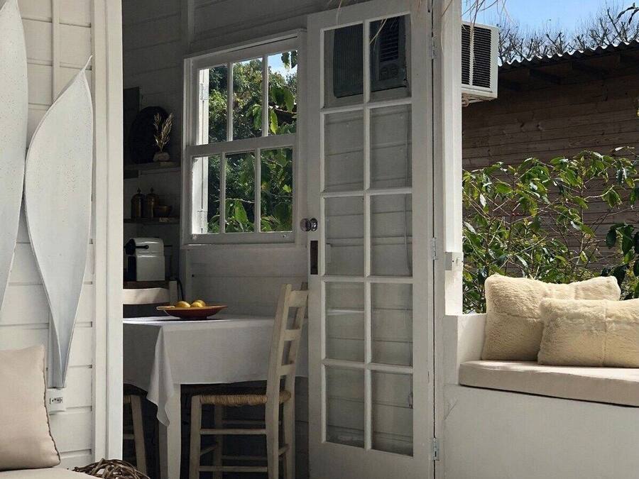 Luxury-Chalet (The Chalé – Privativo e Completo – Ca) | Wohnbereich | 32-Zoll-Smart-TV mit Digitalempfang, Pay-TV