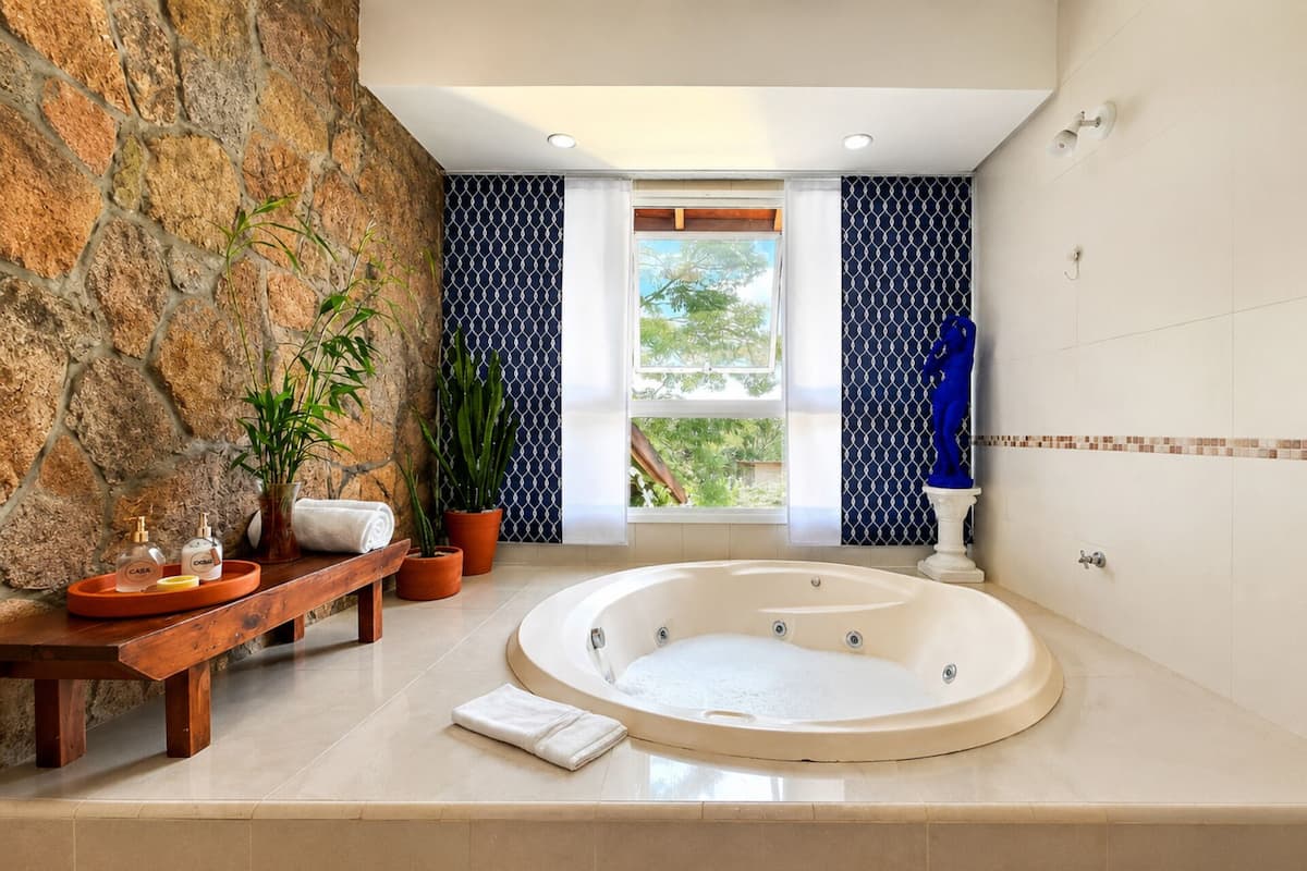 Suíte Master 1 com Hidro e Piscina - CasaIvan | 전용 스파 욕조