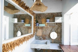 Luxury Suite (Suíte Room 4 com Piscina Aquecida Pri) | Bathroom