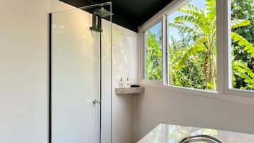 Suíte | Banheiro | Secador de cabelo (mediante solicitação), bidê, sabonete