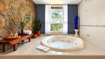 Phòng Suite trăng mật (Suíte Master 1 com Hidro e Piscina –) | Bồn tắm spa riêng