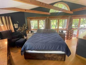 3 bedrooms - The G.O.A.T. House (Grosse Pointe Farms)
