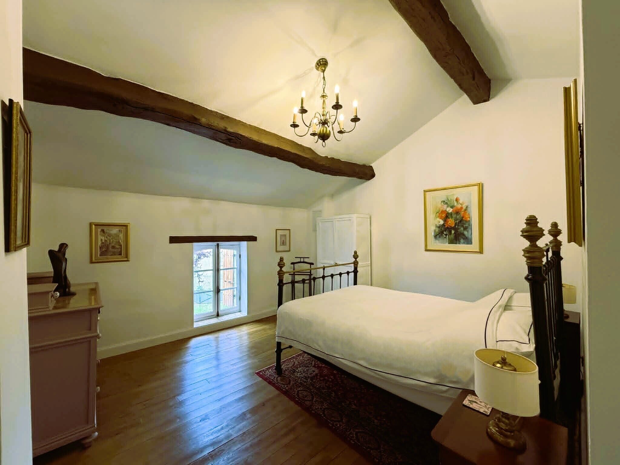 1 chambre, fer et planche à repasser, lit parapluie, Wi-Fi gratuit