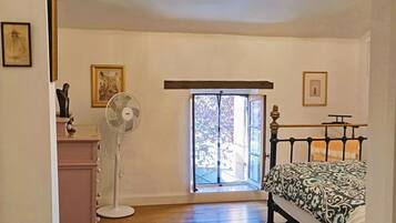 1 chambre, fer et planche Ă repasser, lit parapluie, Wi-Fi gratuit