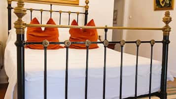 1 bedroom, iron/ironing board, travel cot, free WiFi