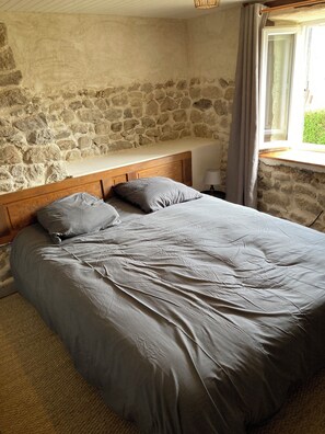 2 chambres, fer et planche à repasser, Wi-Fi gratuit, draps fournis