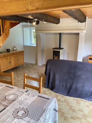 2 bedrooms, iron/ironing board, free WiFi, bed sheets - Maison Calme (Job)