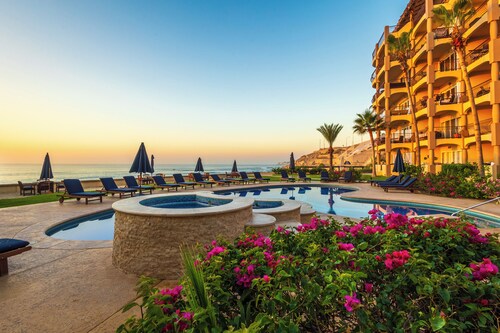   Surf/Beach Lovers Paradise @ Las Olas, Remodeled 2BR Steps from the Sand/Pool