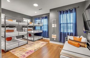 3 bedrooms, iron/ironing board, free WiFi, bed sheets