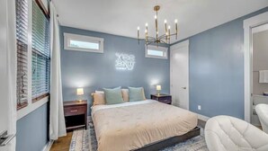 Room - Rooftop, Large Backyard, Fire Pit, Near Downtown Nashville! (Nashville)