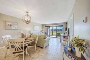 Interior - AMAZING Remodeled 2BR/2BA Golf Villa 1203 (Panama City Beach)