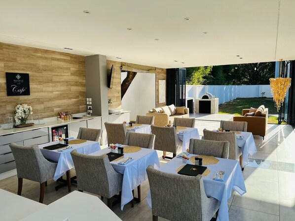 Outdoor dining - Residence Hotel - Luxury Living in the heart of Harare
(Harare)