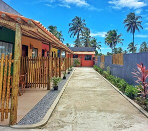 Vista frontal de la propiedad