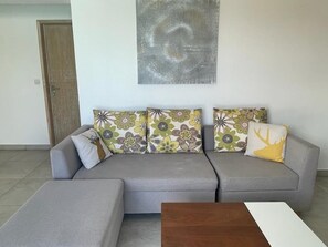 Smart TV, books - Villa of Palms (Grand Baie,)