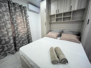 3 bedrooms, in-room safe, iron/ironing board, free WiFi