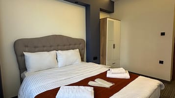 Luxury Suite, 1 Double Bed, Transfer Shower, City View | Premium bedding, minibar, laptop workspace, soundproofing