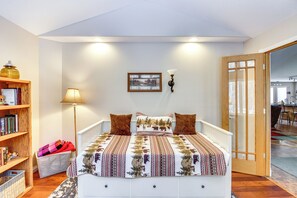 5 Schlafzimmer, Schreibtisch, Internetzugang, Bettwäsche