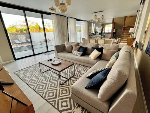 This stunning modern new villa