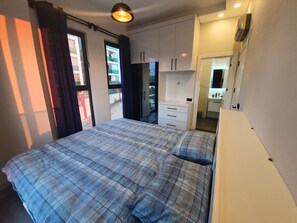 2 bedrooms, iron/ironing board, travel cot, free WiFi
