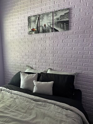 1 bedroom, WiFi, bed sheets - Grandmillennial one bedroom in Buffalo’s West Side (Buffalo)