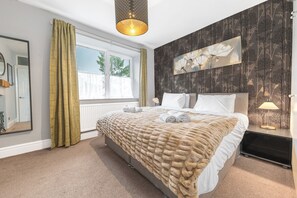 3 bedrooms, iron/ironing board, travel crib, internet - Sunny Brae, Windermere Cottage (Windermere)