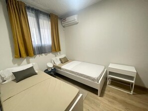 2 bedrooms, iron/ironing board, free WiFi, bed sheets - Freshly renovated 2 bedrooms flat - 50m from beach (Peyrebere)