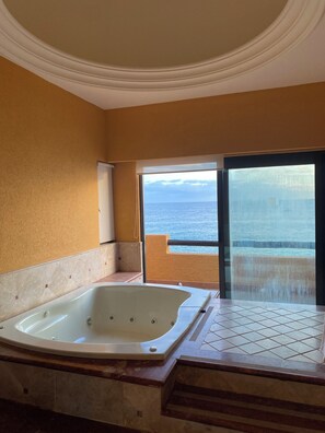 Interior - OCEAN FRONT CONDO.. SUNRISE AND SUNSET DAILY
 private, master bed/bath penthouse (Cabo San Lucas)