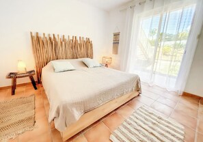2 bedrooms, in-room safe, iron/ironing board, travel crib - Casa Hibiscus, Plage et Piscine, Baie Orientale (Collectivité de Saint-Martin)