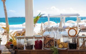 Outdoor dining - Casa Hibiscus, Plage et Piscine, Baie Orientale (Collectivité de Saint-Martin)