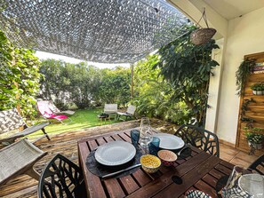 Outdoor dining - Casa Hibiscus, Plage et Piscine, Baie Orientale (Collectivité de Saint-Martin)