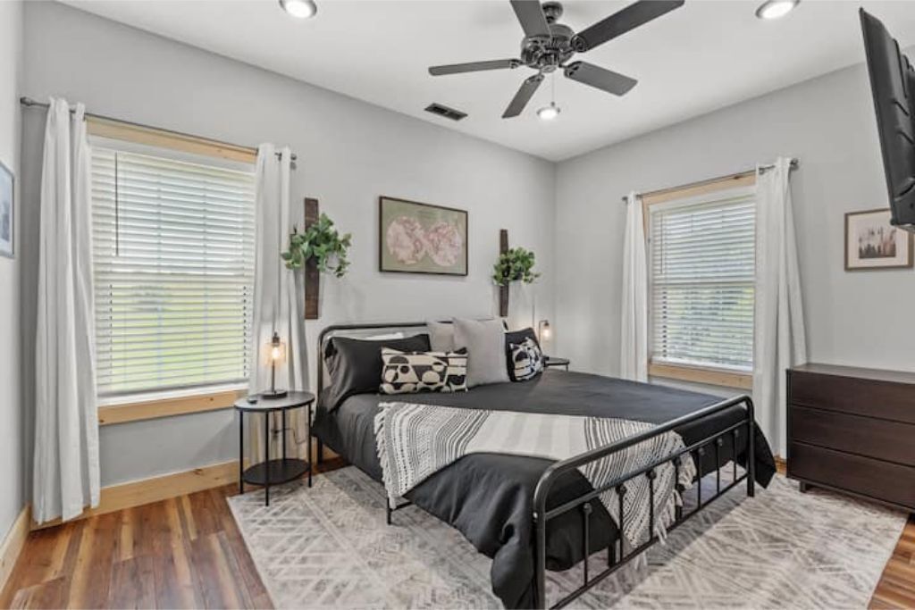 Iron/ironing board, travel cot, free WiFi, bed sheets