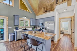 雪櫃、微波爐、焗爐、爐具