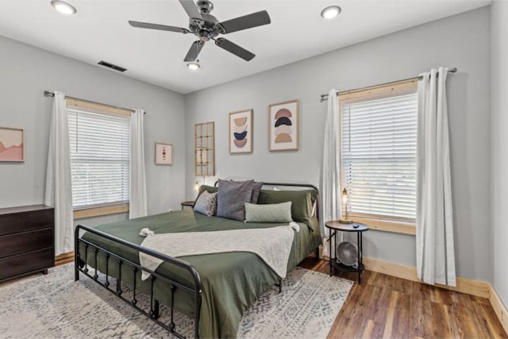 2 bedrooms, iron/ironing board, travel crib, free WiFi
