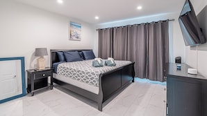 Condo cơ bản | 1 phòng ngủ, bàn, màn/rèm cản sáng, bàn ủi/dụng cụ ủi quần áo 