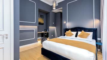 Eenvoudige tweepersoonskamer | Luxe beddengoed, een minibar, een kluis op de kamer, geluiddichte muren