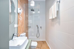 Premium bedding, minibar, in-room safe, soundproofing - Blue Balcony Hotel (Tbilisi)